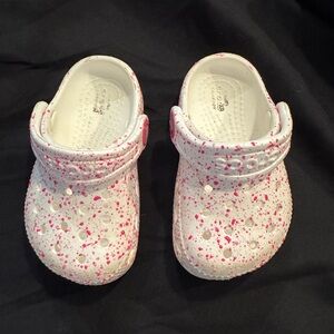 Used White and Pink Paint Splatter Crocs Size C5